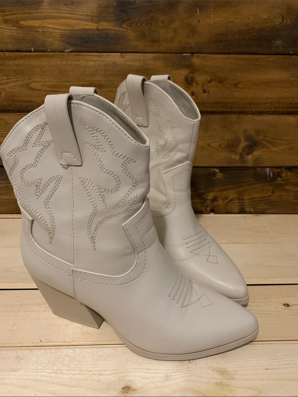 Women's White Western Ankle Boots - Stylish Pull-On Cowboy Heels